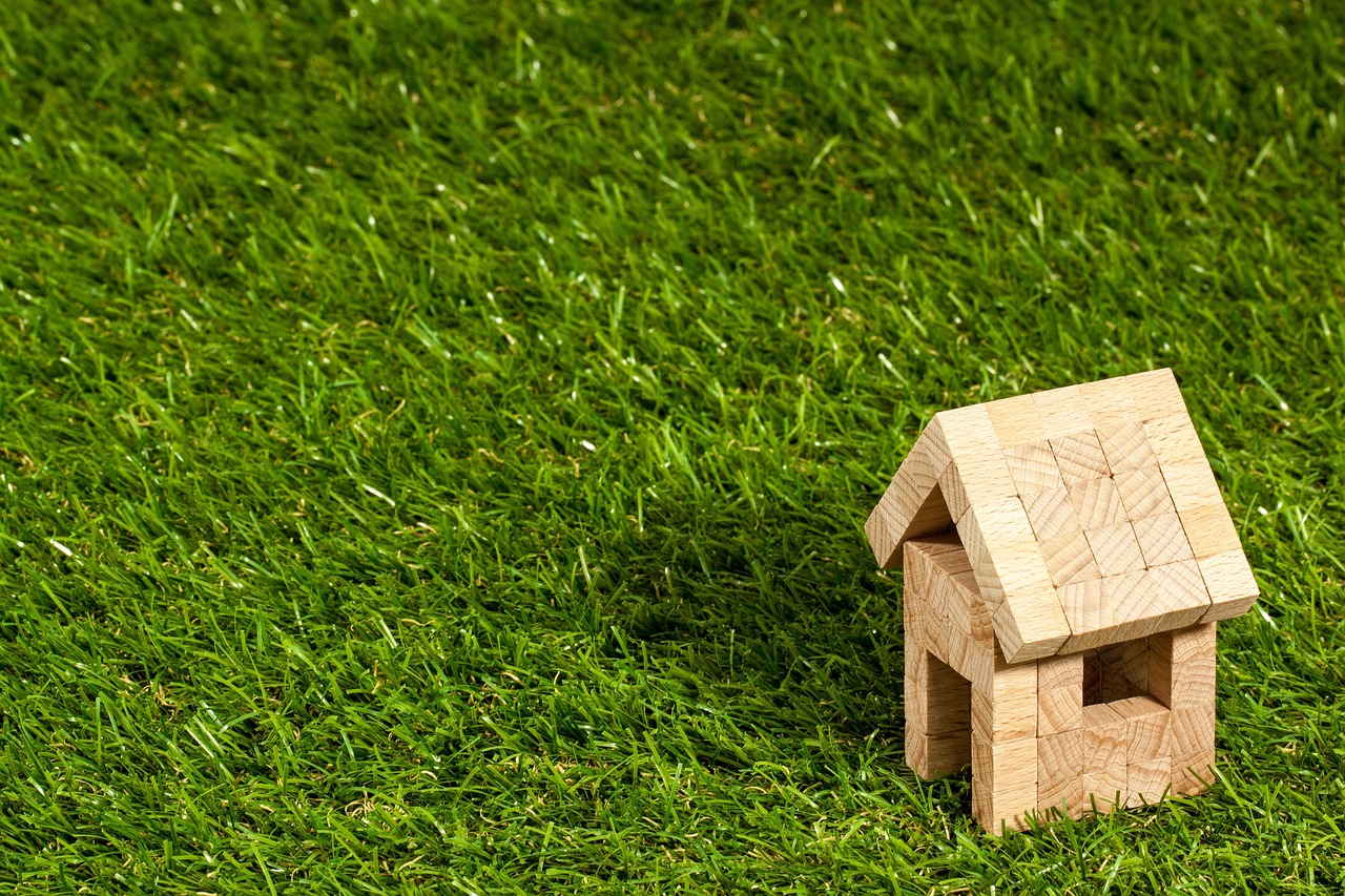 Couple Arguing About Property – Family Law Marital vs Separate Property Explained