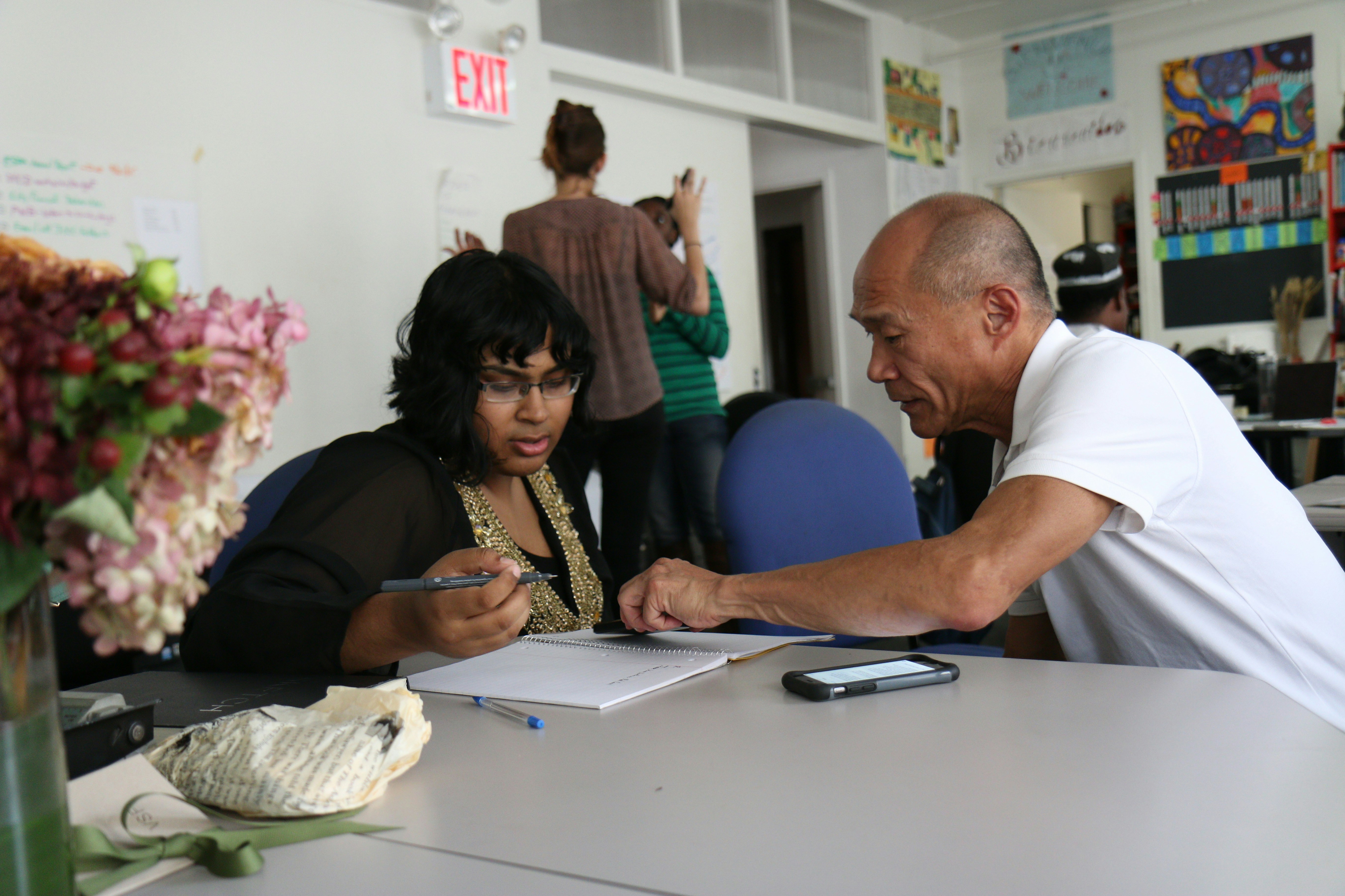 Couple Signing Mediation Agreement – Family Law Divorce Mediation Agreement Guide